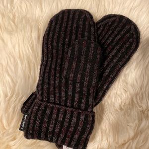 NWT Lululemon Fleece Lined Knit Mittens